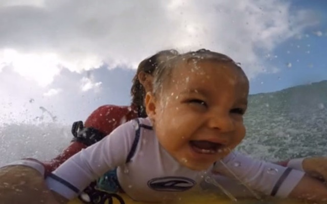 El vídeo del bebé surfero El vídeo del bebé surfero