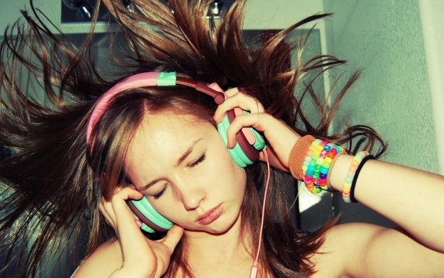 Los auriculares pueden provocar que 1.100 millones de jóvenes sufran pérdidas de audición