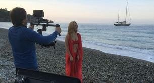 Espectacular Edurne en el rodaje del anuncio de la Vuelta... ¡y también desnuda!