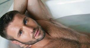 El jugador de rugby Ben Cohen desnudo y marcando paquete