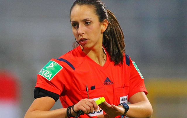 ¡Insólito! ¿Será este el primer paso a que se rearbitren los partidos si el árbitro se equivoca? ¡Insólito! ¿Será este el primer paso a que se rearbitren los partidos si el árbitro se equivoca?