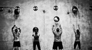 Aprende a hacer el lanzamiento de balón, ejercicio básico del crossfit