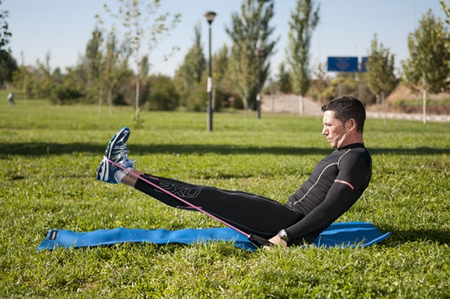 Rutina de entrenamiento con gomas para fortalecer los músculos Rutina de entrenamiento con gomas para fortalecer los músculos