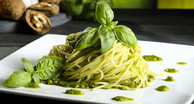 La receta más tradicional para preparar pasta al pesto en casa