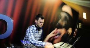 Fonsi Nieto, ¿mejor DJ que motociclista?