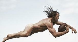 ¿Te apetece un placaje de Todd Clever desnudo?