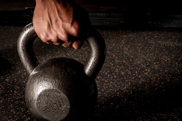 ¿Sabes qué son las Kettlebells o pesas rusas?