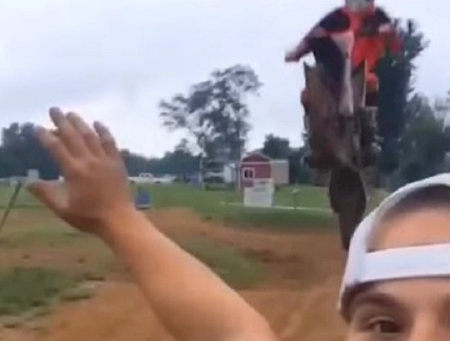 Hacerte selfies puede matarte, ¡un nuevo vídeo espeluznante! Hacerte selfies puede matarte, ¡un nuevo vídeo espeluznante!