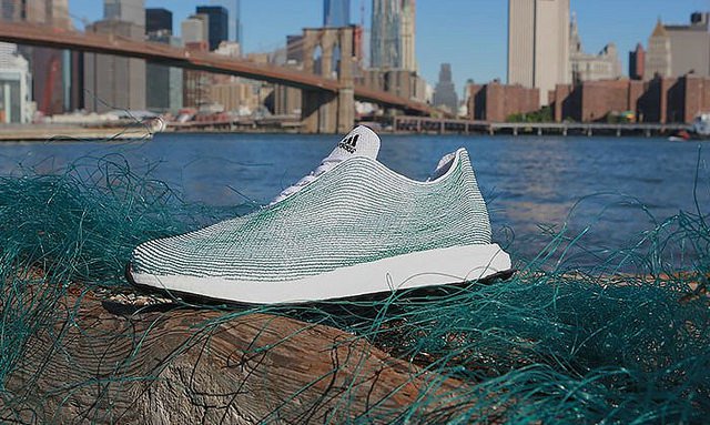 Las nuevas zapatillas de Adidas hechas con basura recogida del océano