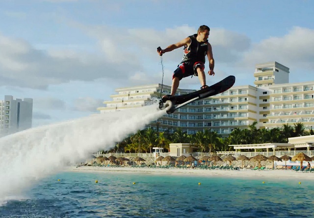 El hoverboard acuĂĄtico: la Ășltima sensaciĂłn en deportes extremos El hoverboard acuĂĄtico: la Ășltima sensaciĂłn en deportes extremos