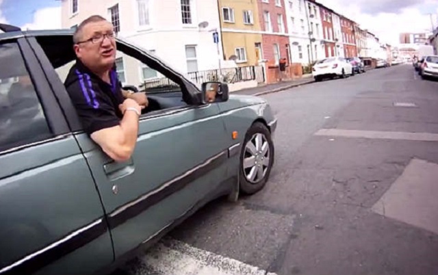 La increíble pelea entre un ciclista y un conductor que se ha hecho viral