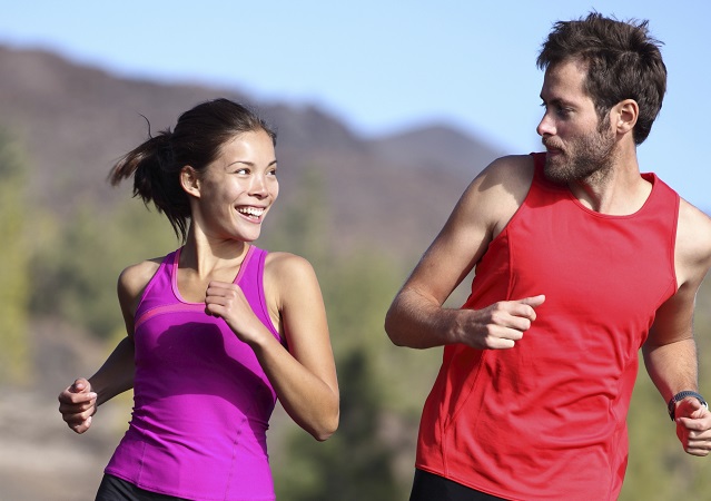 Cómo salir a correr hará que ganes más dinero y mejore tu relación en pareja