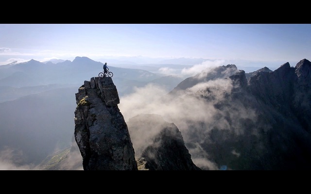 El trayecto en BMX por las montañas de Escocia en el vídeo más increíble de internet El trayecto en BMX por las montañas de Escocia en el vídeo más increíble de internet