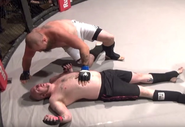El viral más sucio: Un luchador de la MMA se hace caca encima El viral más sucio: Un luchador de la MMA se hace caca encima