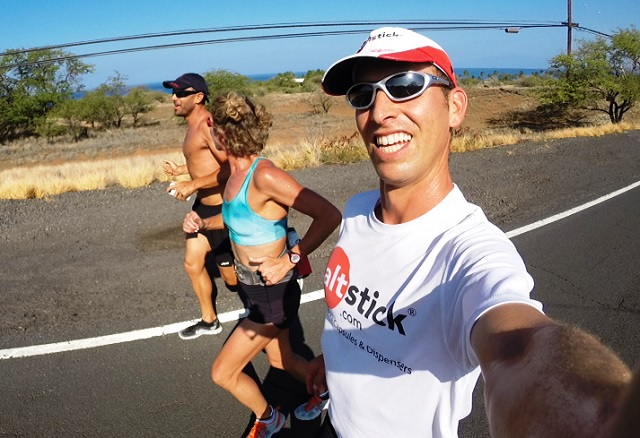 Los peligros de sacarse un selfie durante una carrera