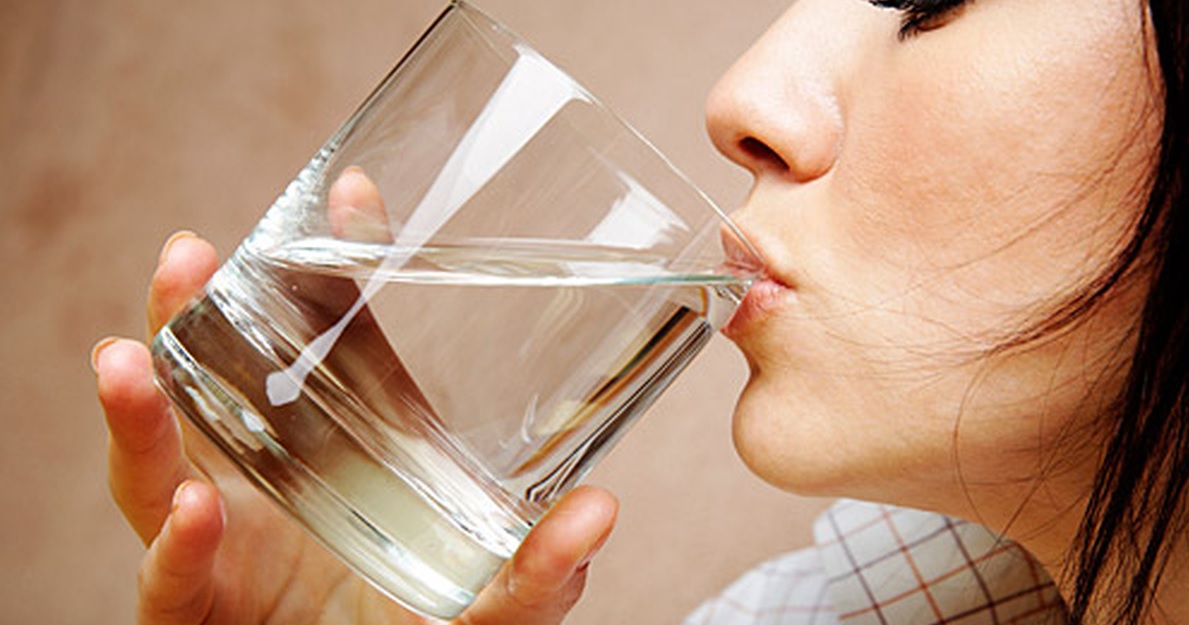 Los 5 sorprendentes beneficios de beber agua caliente en ayunas