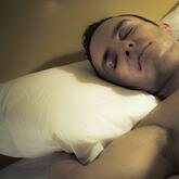 5 Beneficios de dormir desnudo