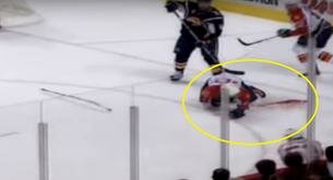 Un jugador de hockey se corta la garganta en pleno juego