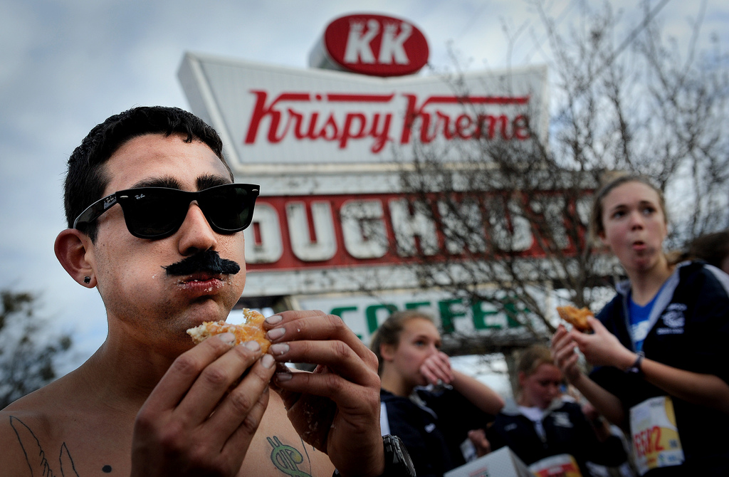 Muere tras comer 12 donuts mientras corría 8 km