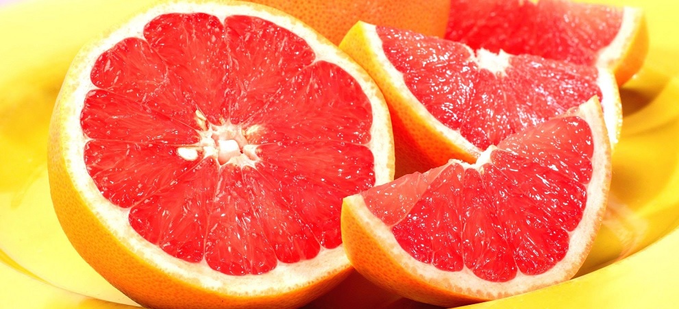 Los beneficios de tomar pomelo en ayunas