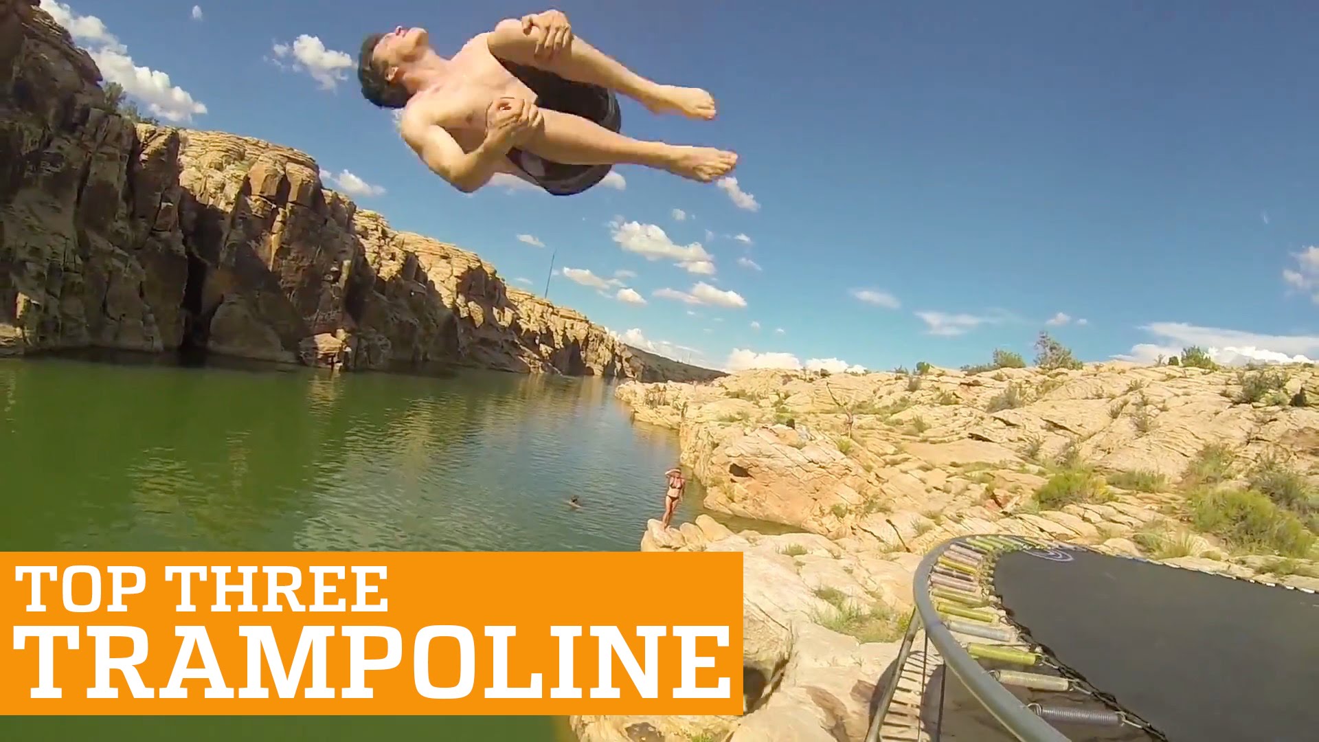 Trucos de trampolín: un video extremo y asombroso Trucos de trampolín: un video extremo y asombroso