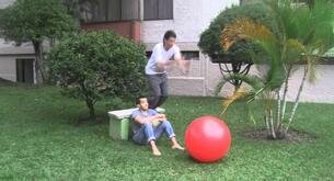Caídas con pelota suiza: la mejor manera de hacer el ridículo