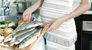 Comer pescado azul en el embarazo disminuye el riesgo de asma en los niños