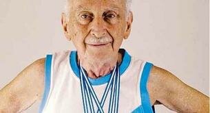 Efrain Wachs: un atleta de casi 100 años que te emocionará