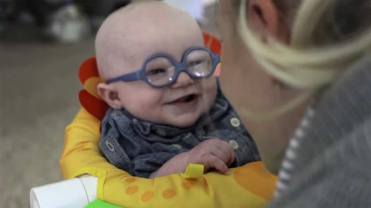 La preciosa reacción de un bebé al ver a su madre por primera vez La preciosa reacción de un bebé al ver a su madre por primera vez