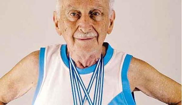 Efrain Wachs: un atleta de casi 100 años que te emocionará