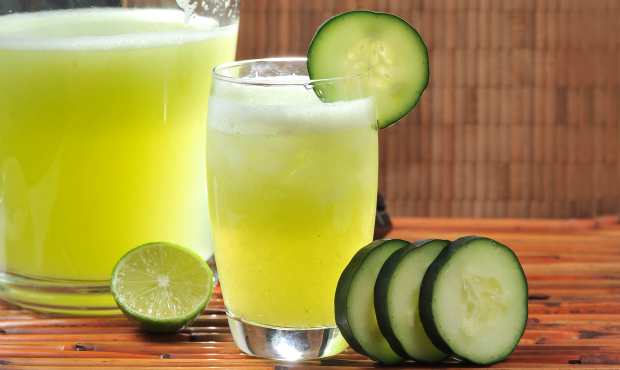 Los beneficios del agua con pepino y limón