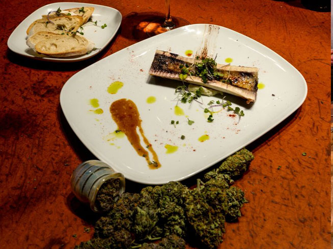 Un restaurante ofrece menú, bebida y porro por 200 euros Un restaurante ofrece menú, bebida y porro por 200 euros