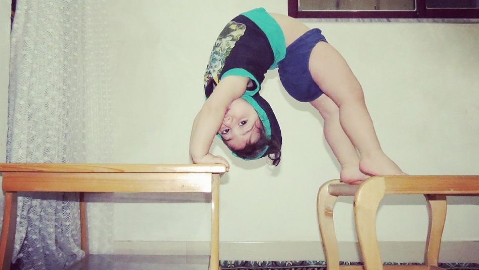 niño gimnasta