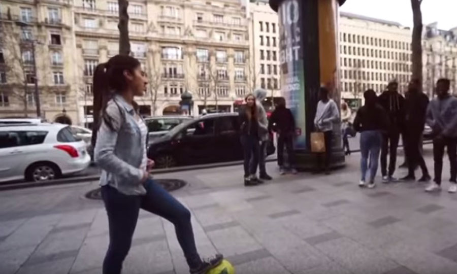 Esta chica de 16 años deja a todos sin palabras con sus habilidades con el balón