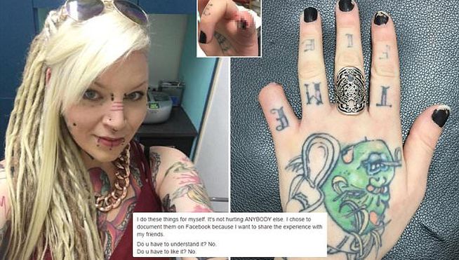 Esta mujer se ha cortado el meñique solo “porque queda bien” Esta mujer se ha cortado el meñique solo “porque queda bien”