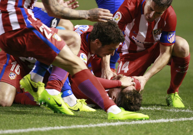 Lo que hicieron mal los compañeros de Torres tras su desmayo Lo que hicieron mal los compañeros de Torres tras su desmayo