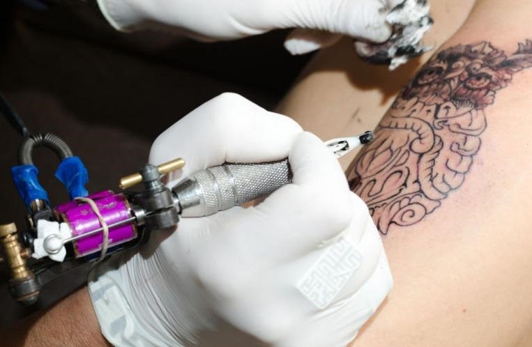 ¿Sabes cómo curar bien un tatuaje?