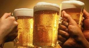 El consumo de alcohol moderado también daña el cerebro