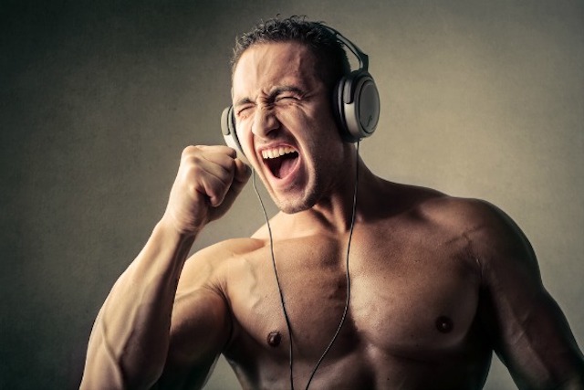 ¿Por qué deberías escuchar música en el gimnasio?