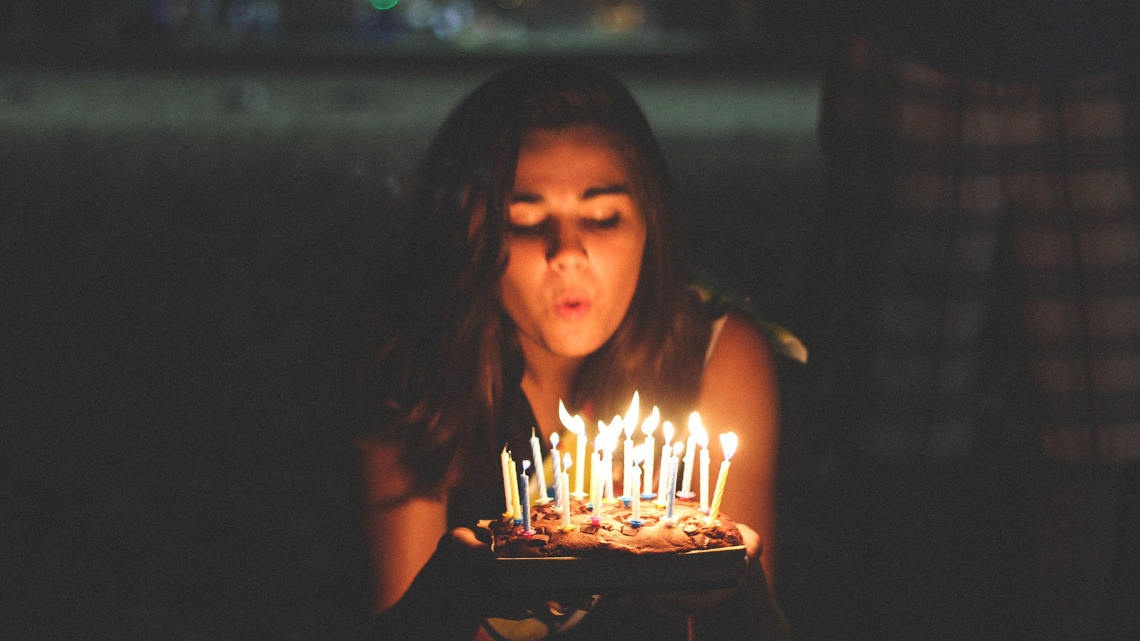Por qué soplar las velas de cumpleaños no es lo más adecuado para tu salud