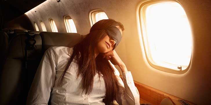 dormir en el avion es peligroso 