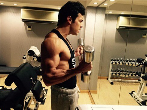 El asombroso cambio de Mario Casas tras dejar el gimnasio por un papel