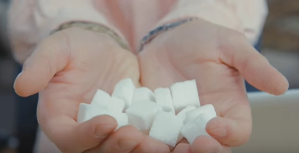 Este experimento muestra lo que pasaría en nuestro cuerpo si dejáramos por completo el azúcar