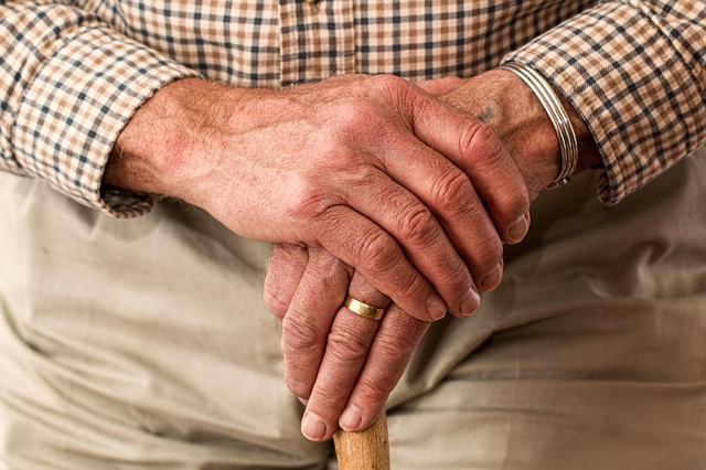 ¿Cuáles son los primeros síntomas de la enfermedad de Parkinson?