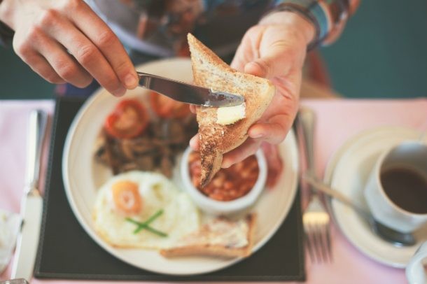 Cenar desayuno: la última tendencia alimentaria según las redes