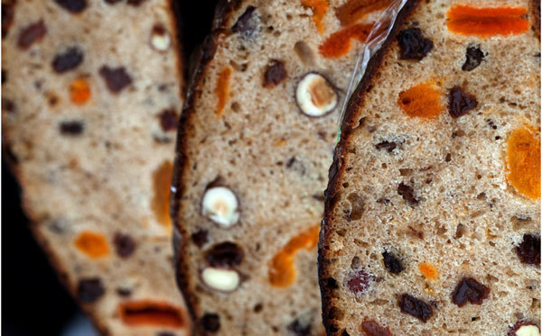 Los mejores tipos de pan para tu alimentación. El pan tiene una mala reputación por no ser saludable y no es fácil dejar de consumirlo. Ya sea porque lo necesites para un desayuno rápido o para prepar