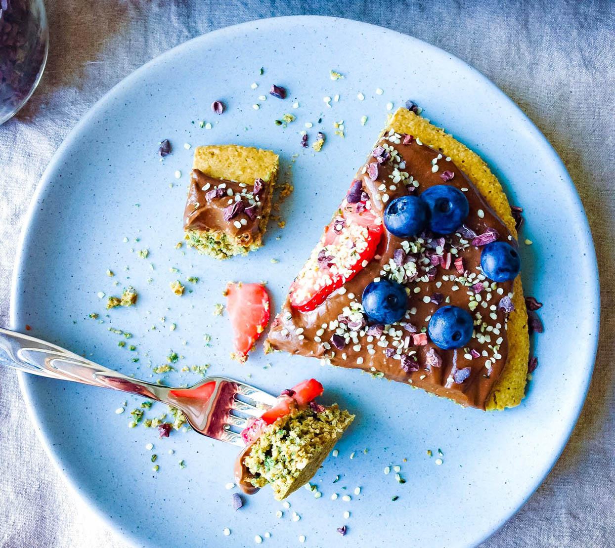 Adelante, toma la pizza para el postre