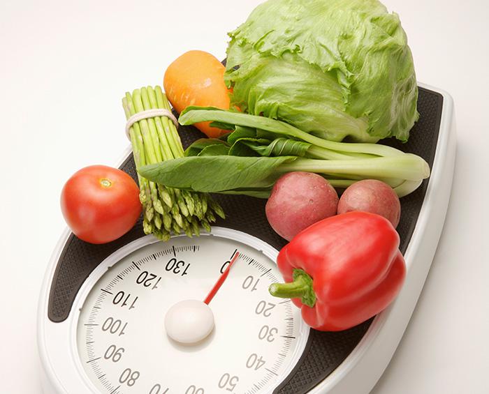 Comer más frutas y verduras sin almidón se asocia con menos aumento de peso