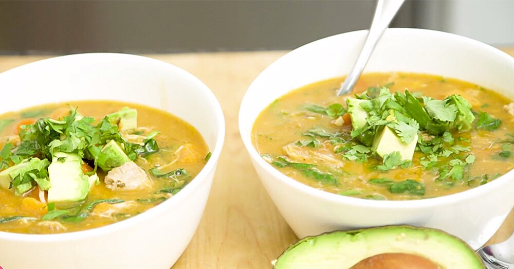Esta receta instantánea de sopa de pollo mexicana es una comida rápida y reconfortante en su máxima expresión.