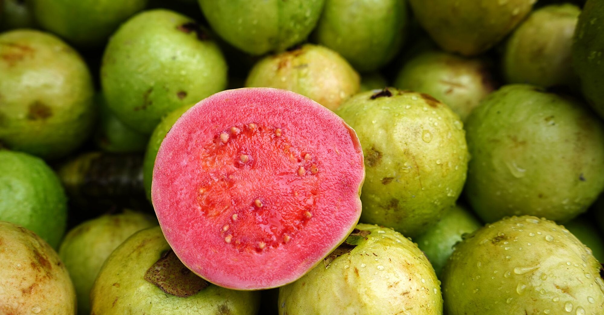 Por qué la guayaba se va a convertir en tu fruta de verano Por qué la guayaba se va a convertir en tu fruta de verano